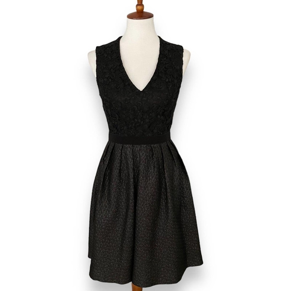 Monique Lhuillier Black A Line Regina Dress Lace Bodice V-Neck Metallic Size 6